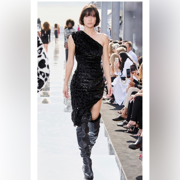 DUNDAS x REVOLVE Hendrix Midi Dress in Black - Picture 5 of 15